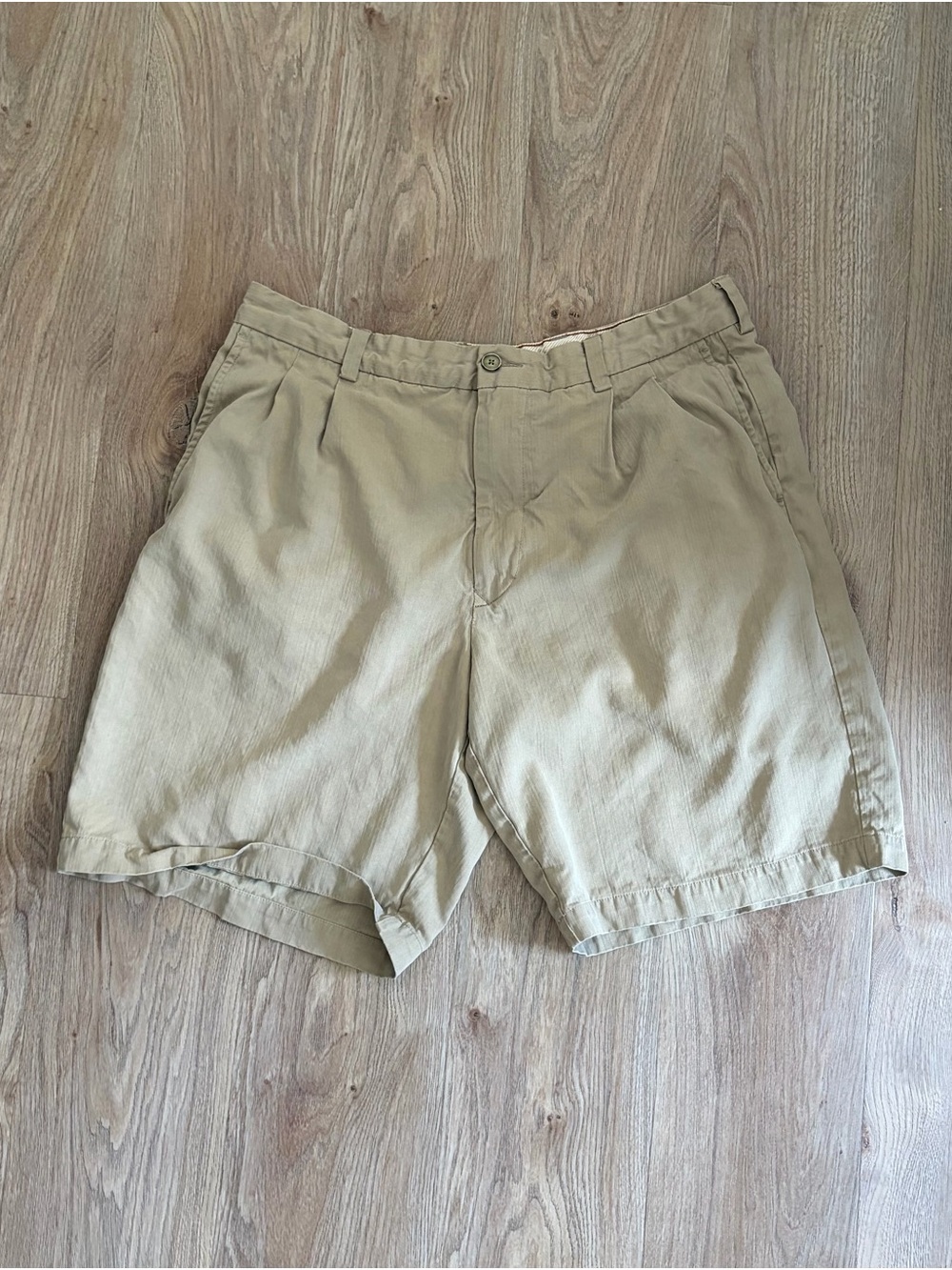 Tommy Bahama Men's Light Khaki Casual Shorts Sz 33